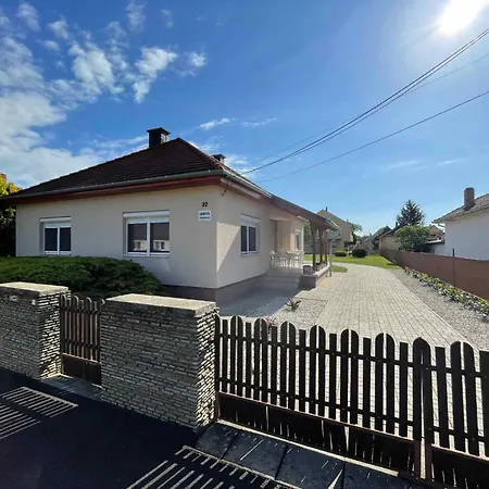 In - Balaton 18168 Tatil Evi *