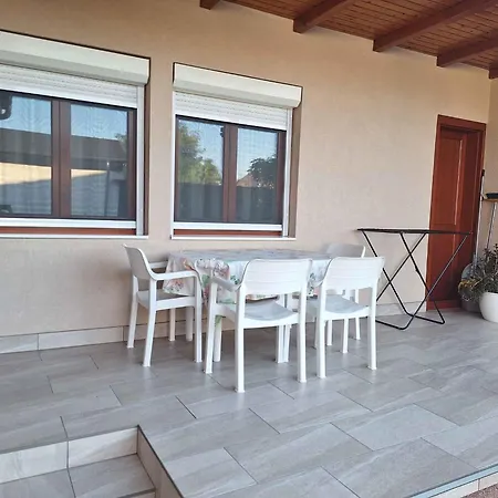 In - Balaton 18168 Tatil Evi *